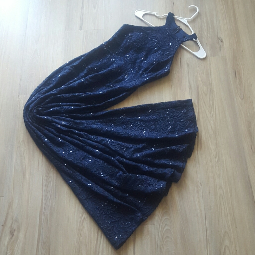 Dress - Picture 7 of 8